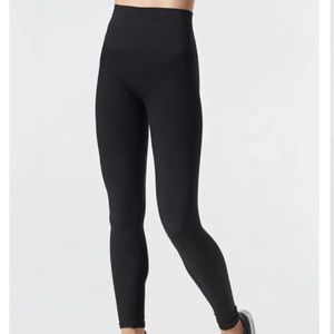 Blanqi Black Ribbed Support Leggings. Size Medium.‎